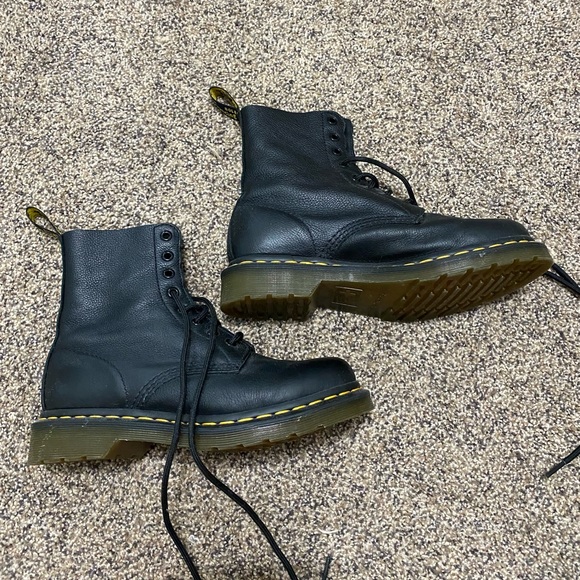 Dr. Marten lase up boots - Picture 2 of 5